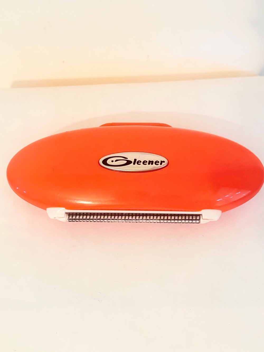 Gleener Retro Orange On The Go Compact Portable Fabric Shaver Lint Remover Brush